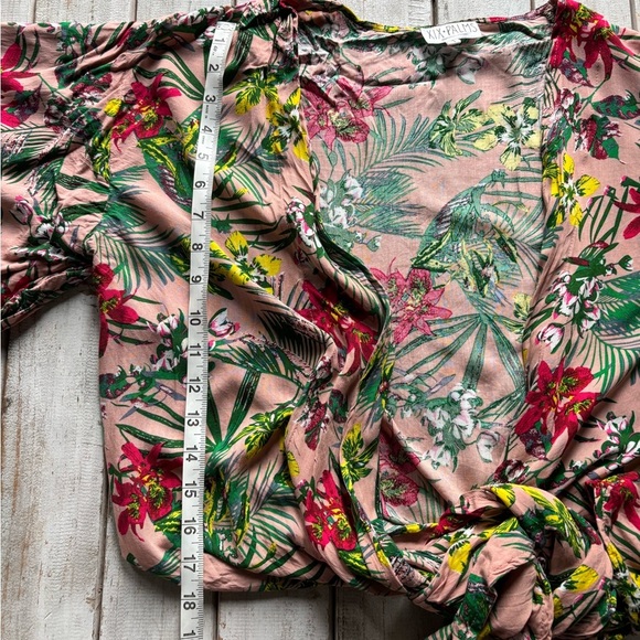 XIX Palms | Wrap Floral Kimono Style Hawaiian Print Top | Size 1 🌺🏝️ - Picture 3 of 10
